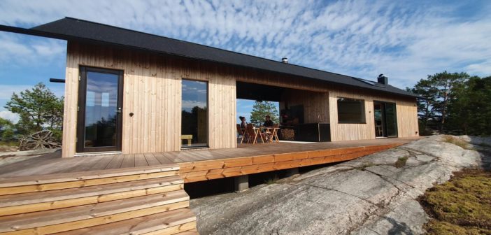 Lunawood-Thermowood-Decking-and-Facade-at-Finnish-Archipelago_3-1